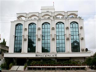 Hotel Royal Palace Jalgaon Exteriör bild